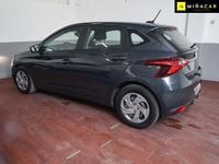 Usado Hyundai i20 101 CV (74 kW) 2022 Gris Berlina