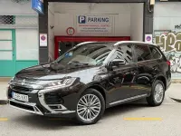 Usado Mitsubishi Outlander P-HEV 203 CV (149 kW) 2018 Negro SUV
