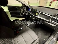 Usado Kia Rio 84 CV (61 kW) 2022 Gris / plata Berlina