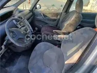 Usado Citroën Xsara Picasso Exclusive 90 CV (66 kW) 2003 Gris / plata Monovolumen