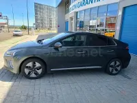 Usado Hyundai Ioniq 141 CV (103 kW) 2022 Gris / plata Utilitario