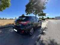 Usado Hyundai i30 110 CV (80 kW) 2015 Negro Berlina