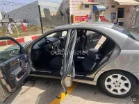 Usado Mercedes C220 Elegance 143 CV (105 kW) 2004 Gris / plata Berlina