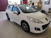 Usado Peugeot 207 Active 95 CV (69 kW) 2012 Blanco Familiar