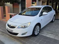 Usado Opel Astra Cosmo 140 CV (102 kW) 2010 Blanco Berlina