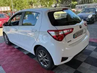 Usado Toyota Yaris Hybrid Active 100 CV (73 kW) 2019 Blanco Berlina