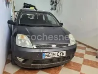 Usado Ford Fiesta Ambiente 68 CV (50 kW) 2004 Azul Utilitario