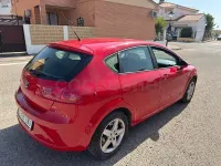 Usado Seat Leon Reference 105 CV (77 kW) 2010 Rojo Utilitario