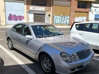 Usado Mercedes E270 Classic 170 CV (125 kW) 2002 Gris / plata Berlina