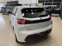 Usado Peugeot 208 Active 100 CV (73 kW) 2022 Blanco Utilitario