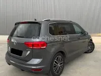 Usado VW Touran Advance 150 CV (110 kW) 2017 Gris / plata Monovolumen