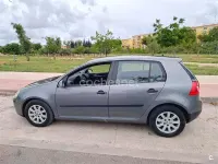 Usado VW Golf IV Highline 105 CV (77 kW) 2005 Gris / plata Berlina