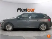 Usado Skoda Scala Selection 115 CV (84 kW) 2024 Gris Utilitario