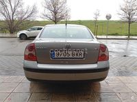 Usado VW Passat Highline 170 CV (125 kW) 2002 Gris / plata Berlina