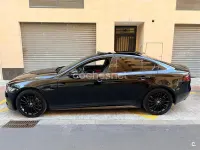 Usado Jaguar XE R-Sport 180 CV (132 kW) 2016 Negro Berlina