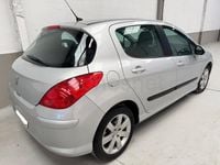 Usado Peugeot 308 90 CV (66 kW) 2008 Gris / plata Berlina