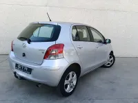 Usado Toyota Yaris Connect Style 90 CV (66 kW) 2010 Gris / plata Utilitario