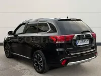 Usado Mitsubishi Outlander P-HEV 203 CV (149 kW) 2018 Negro SUV