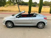 Usado Peugeot 206 110 CV (80 kW) 2003 Gris / plata Descapotable