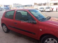 Usado Renault Clio II Expression 80 CV (58 kW) 2003 Rojo Berlina
