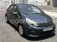 Usado Kia Rio 84 CV (61 kW) 2016 Negro Utilitario