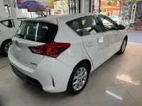 Usado Toyota Auris Active 132 CV (97 kW) 2013 Blanco Berlina