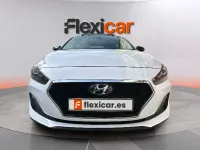 Usado Hyundai i30 140 CV (102 kW) 2018 Blanco Berlina