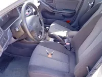 Usado Hyundai Elantra GLS 107 CV (78 kW) 2002 Gris Utilitario