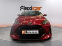 Usado Toyota Yaris Hybrid Active 116 CV (85 kW) 2023 Granate Berlina