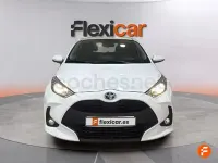 Usado Toyota Yaris Hybrid Active 116 CV (85 kW) 2022 Blanco Berlina