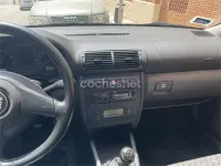 Usado Seat Leon Sport 105 CV (77 kW) 2002 Gris / plata Utilitario