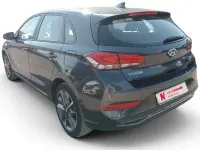 Usado Hyundai i30 110 CV (80 kW) 2022 Gris