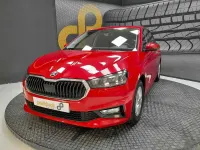 Usado Skoda Fabia Selection 95 CV (69 kW) 2025 Rojo Utilitario