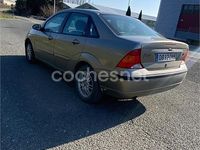 Usado Ford Focus Ghia 100 CV (73 kW) 2003 Marrón Berlina
