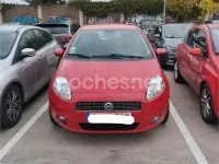 Usado Fiat Punto Dynamic 70 CV (51 kW) 2007 Rojo Utilitario