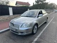 Usado Toyota Avensis Sol 129 CV (94 kW) 2005 Beige Berlina