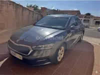 Usado Skoda Octavia Ambition 150 CV (110 kW) 2021 Gris / plata Berlina