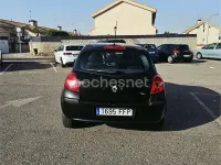 Usado Renault Clio II Dynamique 75 CV (55 kW) 2006 Negro Berlina