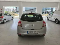 Usado Renault Clio II 70 CV (51 kW) 2009 Gris / plata Berlina