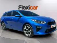 Usado Kia Ceed 120 CV (88 kW) 2019 Azul Utilitario