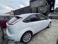 Usado Ford Focus Trend 90 CV (66 kW) 2008 Blanco Berlina