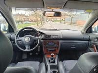 Usado VW Passat Highline 130 CV (95 kW) 2005 Gris / plata Berlina