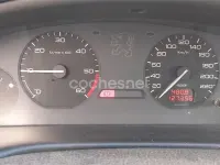 Usado Peugeot 406 90 CV (66 kW) 1998 Verde Berlina