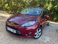 Usado Ford Fiesta Trend 96 CV (70 kW) 2010 Rojo Utilitario