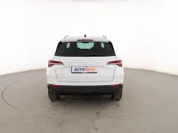 Usado Skoda Karoq Ambition 110 CV (80 kW) 2023 Blanco SUV