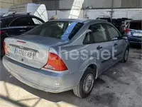 Usado Ford Focus Ambiente 90 CV (66 kW) 2004 Azul Berlina
