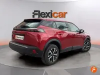 Usado Peugeot 2008 Active 100 CV (73 kW) 2023 Rojo SUV