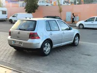 Usado VW Golf IV Highline 115 CV (84 kW) 2001 Gris / plata Berlina