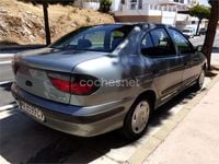 Usado Renault Mégane 90 CV (66 kW) 1998 Gris / plata Berlina