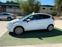 Usado Ford Fiesta Titanium 90 CV (66 kW) 2009 Blanco Berlina